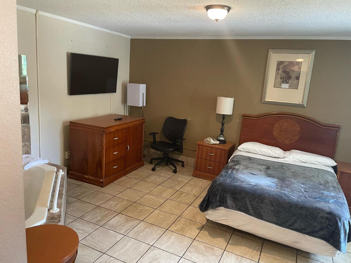 Budgetel Inn And Suites - Louisville Exteriör bild