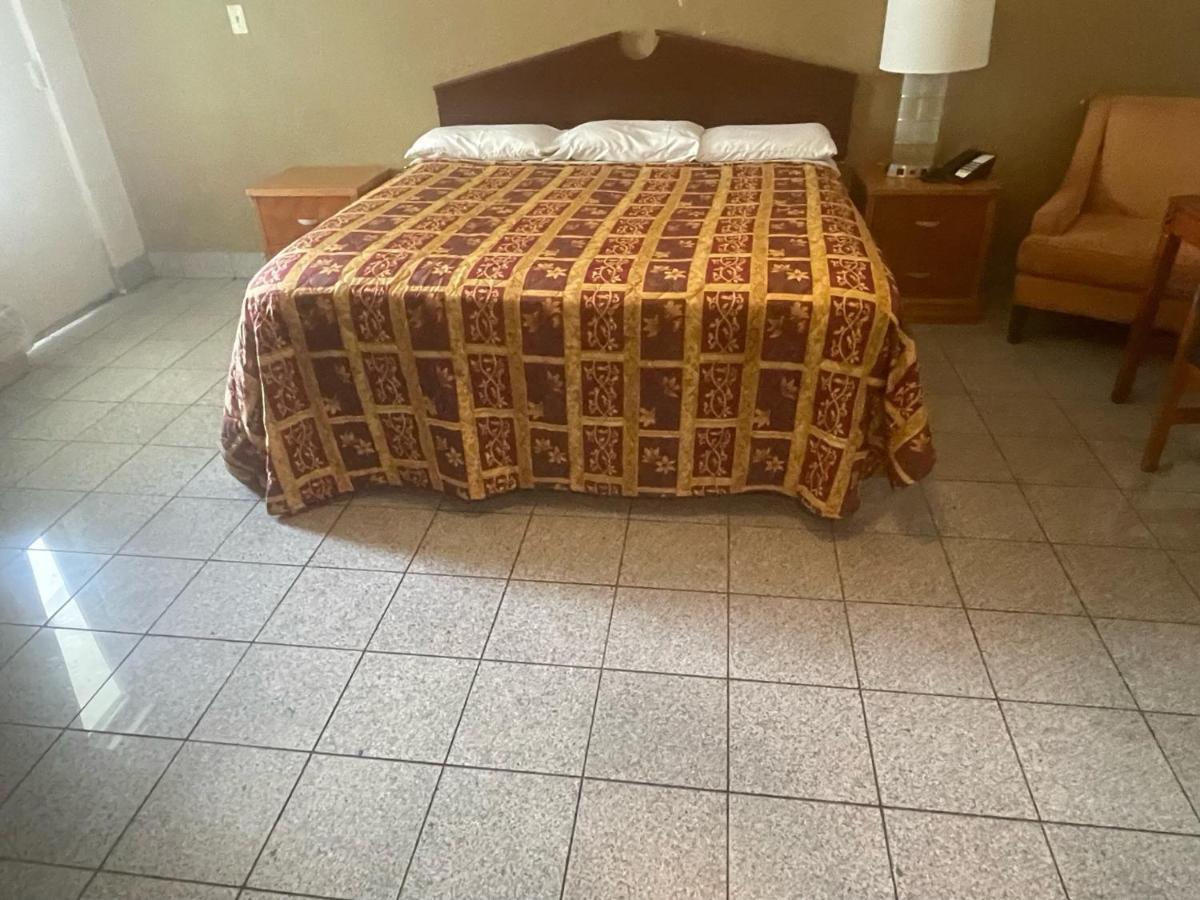 Budgetel Inn And Suites - Louisville Exteriör bild