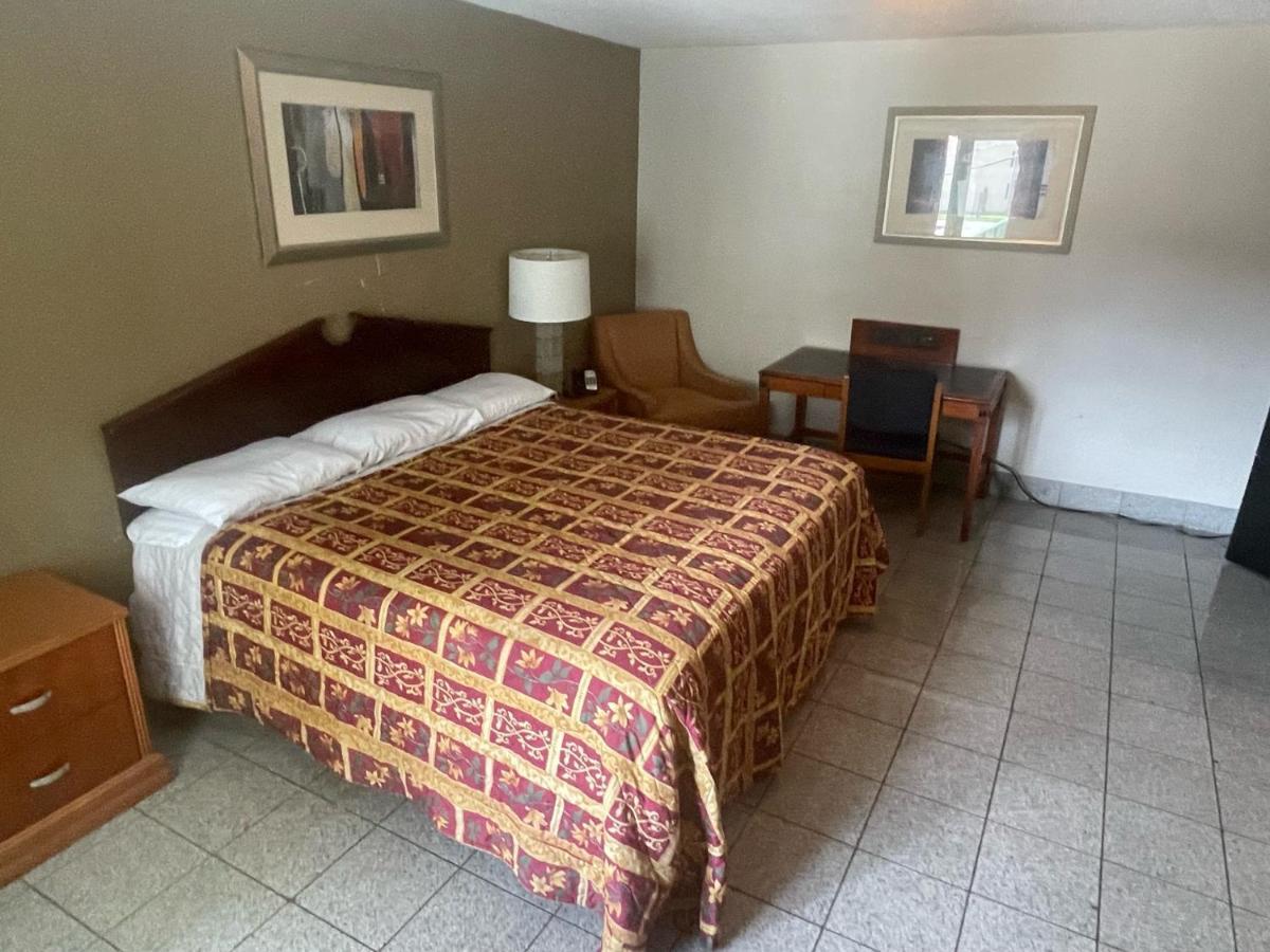 Budgetel Inn And Suites - Louisville Exteriör bild