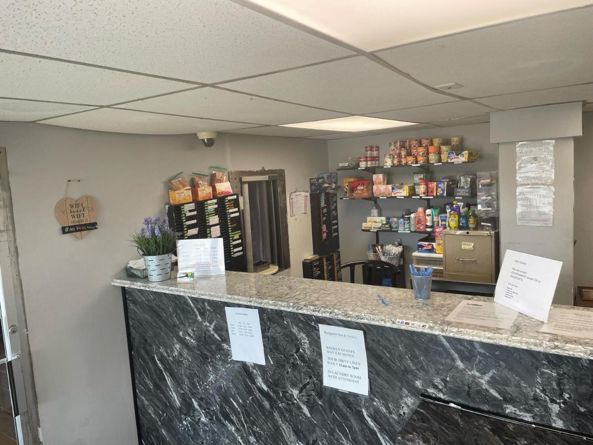 Budgetel Inn And Suites - Louisville Exteriör bild
